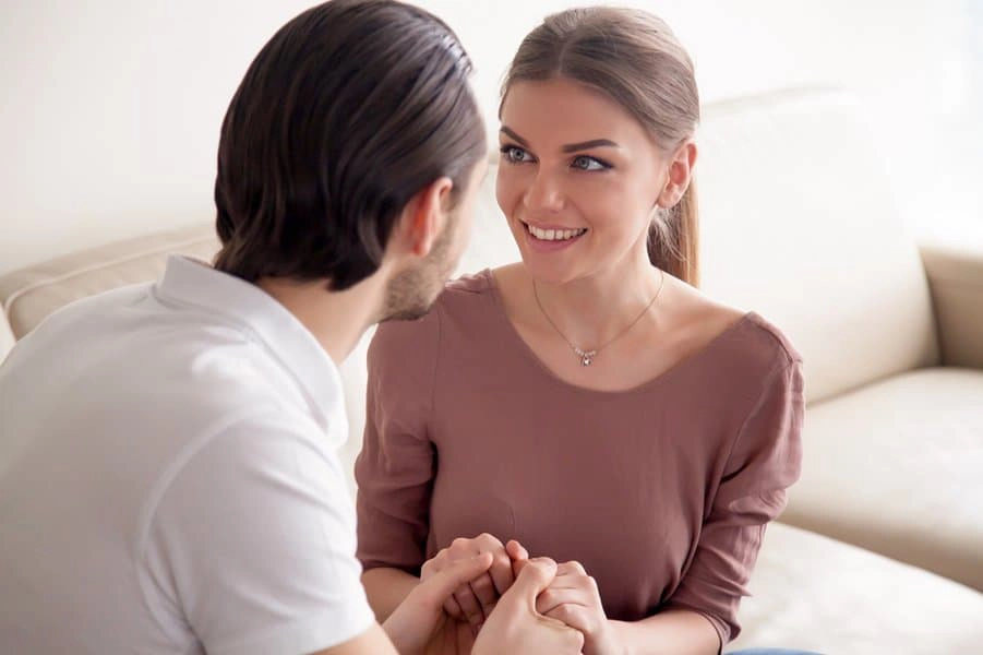 things to talk about with your girlfriend image 1