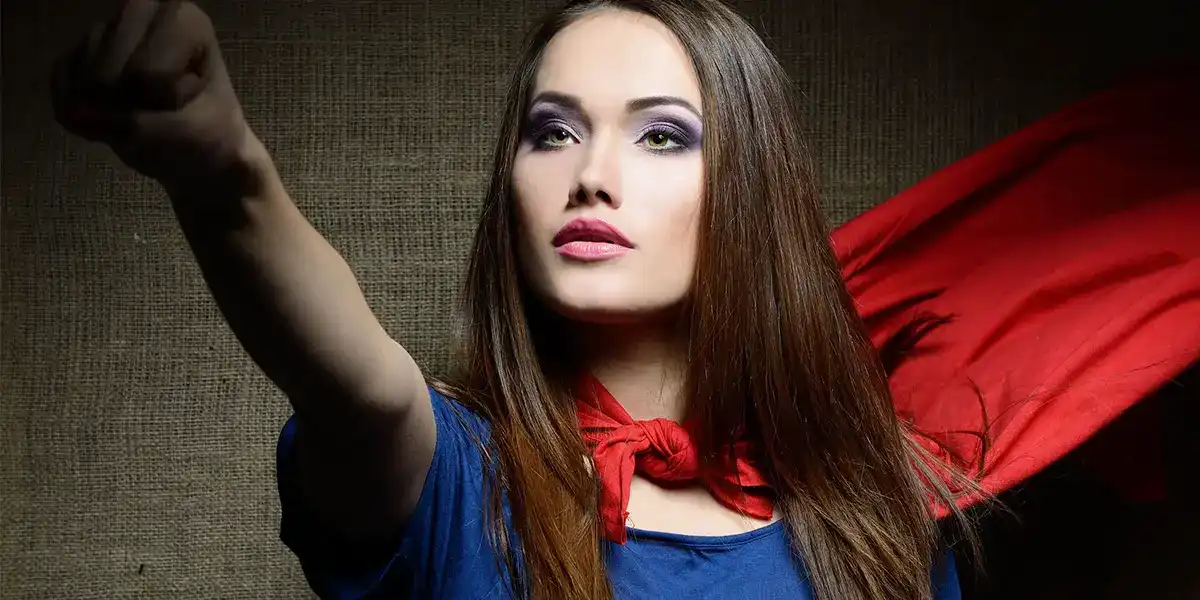 زن آلفا ویژگی‌ها، روابط و چالش‌ها